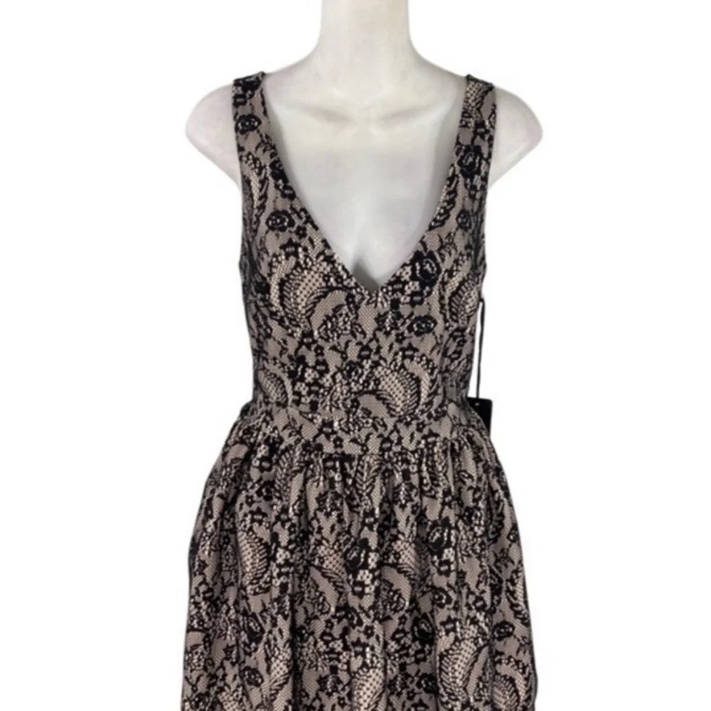 NWT Bebe bonded tiered black nude lace flare dress 8 MM30